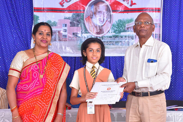 11. Sahana Manjunath Shivashimpiger of class V - II place 